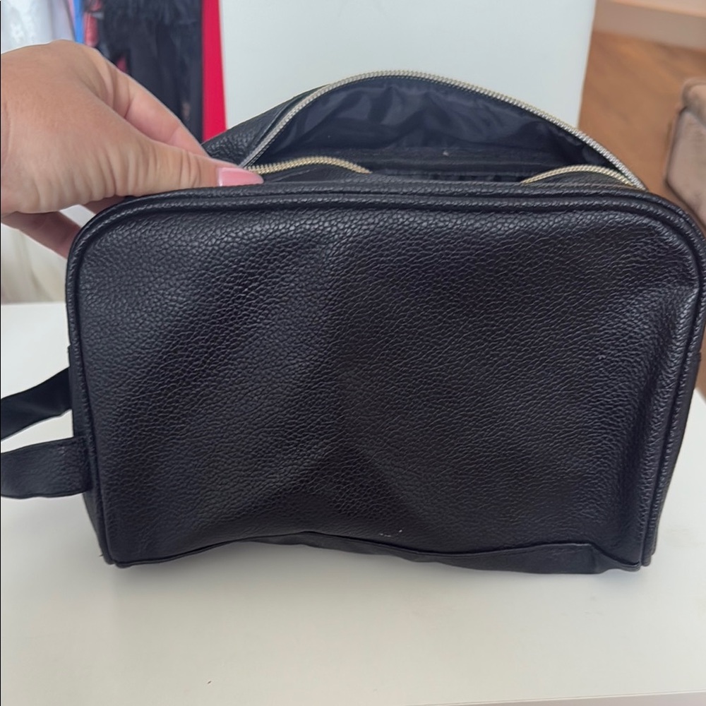 Black Leather Men's Toiletry Bag